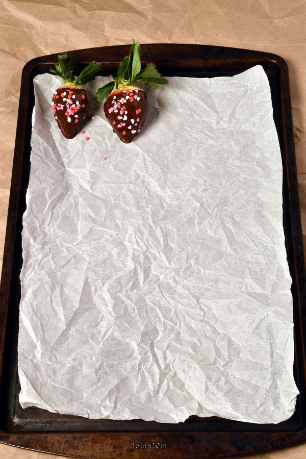 Perfect Chocolate Covered Strawberries | WednesdayNightCafe.com