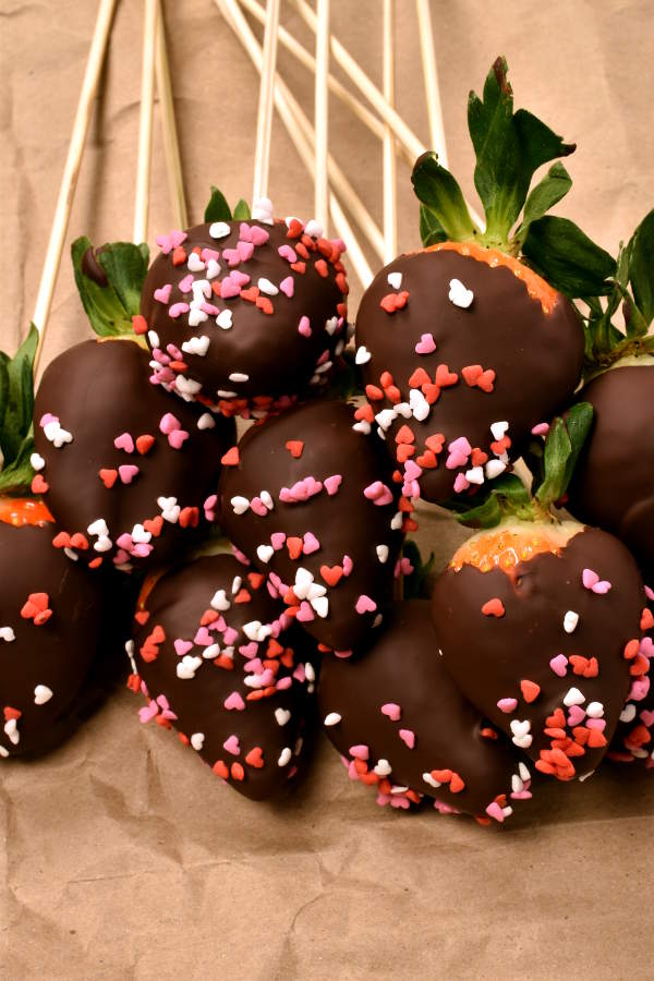 Perfect Chocolate Covered Strawberries | WednesdayNightCafe.com